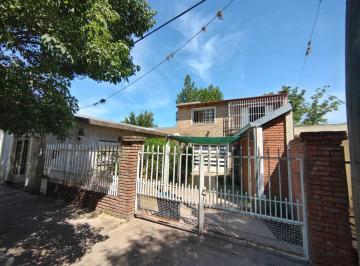 Casa · 248m² · 9 Ambientes · 2 Cocheras · Venta - Casa de 5 Dorm. con Local, Jardin y Cocheras - Pueblo Esther