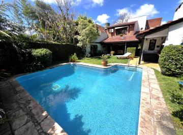 Casa de 6 ambientes, Vicente López · Casa en Venta 6 Ambientes Garage Jardin C/ Pileta - Apto Credito