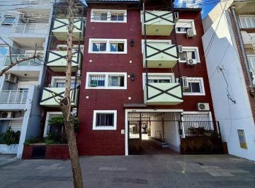 Departamento de 5 ambientes, Avellaneda · Departamento 5 Amb Al Frente con Cochera