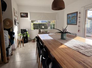 Casa · 180m² · 4 Ambientes · Casa de 4 Ambientes con Parque y Pileta. Barrio Castagnino