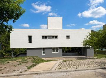 Casa · 260m² · 3 Ambientes · 2 Cocheras · ¡Venta! Casa en Estancia Q2 ¡A Estrenar!