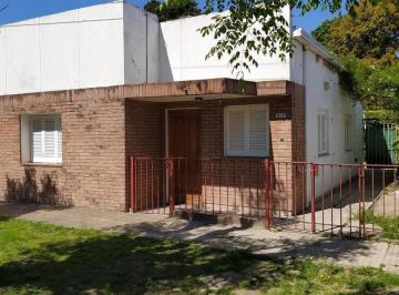 Casa · 80m² · 3 Ambientes · 1 Cochera · Casa en Venta en San Carlos en 140 32 y 33
