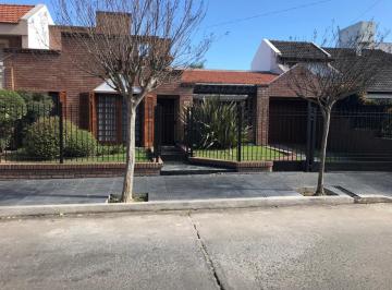 Casa de 7 ambientes, Córdoba · Casa en Venta + Locales Comerciales en Urca