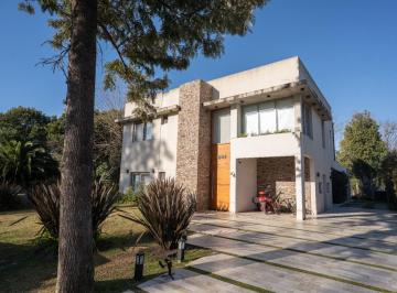 Casa de 6 ambientes, Cañuelas · Casa en Venta y Alquiler Anual, Moderna de Líneas Limpias y Amplias. Club de Campo La Martona