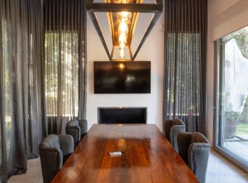 Casa de 6 ambientes, Cañuelas · Casa en Venta y Alquiler Anual, Moderna de Líneas Limpias. Club de Campo La Martona. Amueblada.