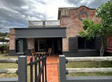 Casa · 120m² · 4 Ambientes · 1 Cochera · Casa en Manantiales