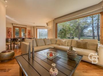 Casa · 293m² · 5 Ambientes · 2 Cocheras · Casa en Venta - Vista Al Golf - 5 Ambientes - Mayling Cc