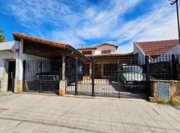 Casa · 150m² · 5 Ambientes · 2 Cocheras · Chalet 5 Ambientes C/doble Garage, Gran Fondo Libre - Lanús Oeste