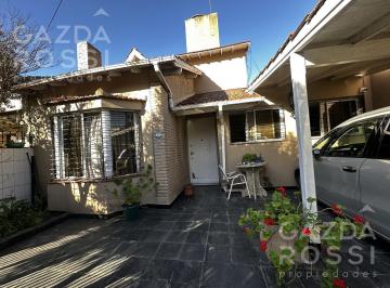 Casa · 158m² · 5 Ambientes · 1 Cochera · Casa en Venta en Adrogué