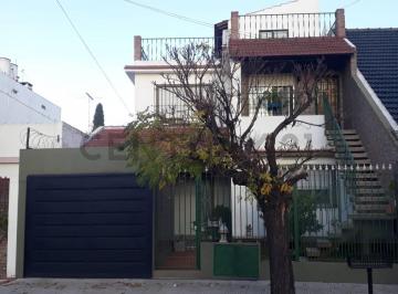 Casa · 250m² · 6 Ambientes · Venta Casa Multifamiliar en Villa Ballester