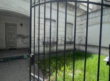 Casa · 235m² · 4 Ambientes · 2 Cocheras · Venta Casa Terreno con Potencial Centro Wilde - Zona R2 (4) – Ideal Desarrollo