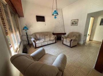 Casa · 187m² · 5 Ambientes · 1 Cochera · Venta de 2 Casas