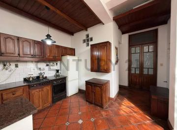 Casa · 170m² · 6 Ambientes · Casa en Venta en Crucecita, Avellaneda.