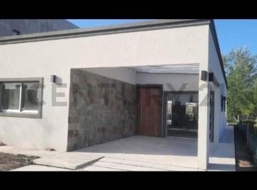 Casa · 300m² · 3 Ambientes · 2 Cocheras · Venta de Casa a Estrenar 3 Ambientes con Piscina - Barrio Cerrado Domselaar Chico