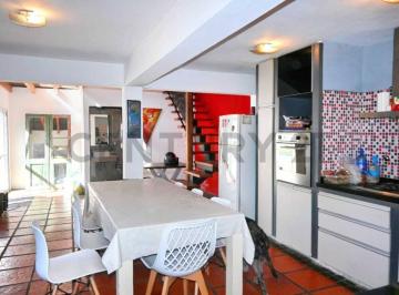 Casa · 155m² · 4 Ambientes · 3 Cocheras · Venta de Casa 4 Ambientes en Banfield - Lomas de Zamora