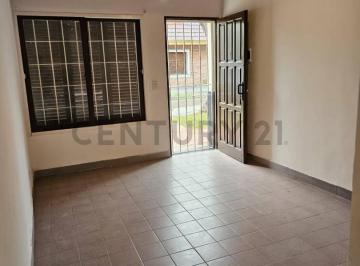 PH · 60m² · 3 Ambientes · Venta PH Al Frente en Esquina Tipo Casa 3 Ambientes con Patio y Terraza. Bernal Oeste, Quilmes