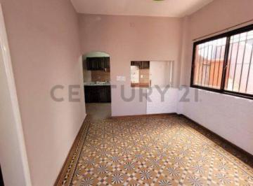 Casa · 90m² · 3 Ambientes · Venta Casa 3 Ambientes con Patio y Terraza - Gerli, Lanus.