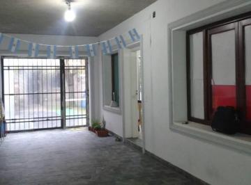 Casa · 200m² · 4 Dormitorios · 2 Cocheras · Casa en Venta de 4 Dorm. en Granadero Baigorria