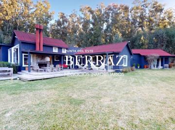 Casa · 280m² · 8 Ambientes · 2 Cocheras · Casa Venta 4 Dorm. Barrio Pueblo San Vicente Lote de 1050 m² Maldonado, Uruguay