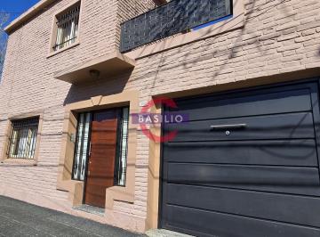 Casa · 123m² · 4 Ambientes · 1 Cochera · Venta | Casa de 4 Ambientes Sobre Lote Propio con Cochera y Terraza — Carapachay