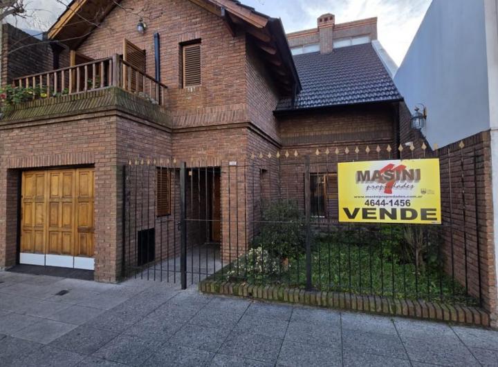 Casa · 1m² · 4 Ambientes · 1 Cochera