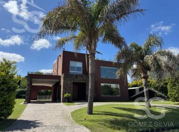 Casa · 270m² · 4 Ambientes · 2 Cocheras · Casa en Venta 4 Ambientes Barrio Cerrado Altos del Sol, Ituzaingó