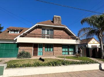 Casa · 263m² · 2 Dormitorios · 2 Cocheras · Casa 2 Dorm. en Venta en Calle San Martin, Jauregui