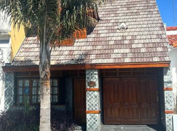 Casa de 4 ambientes, Quilmes · Casa en Venta de 4 Ambientes en 3 Plantas en Quilmes Residencial