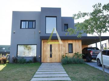 Casa · 240m² · 5 Ambientes · 1 Cochera · Casa en Venta Ceibos Puertos del Lago