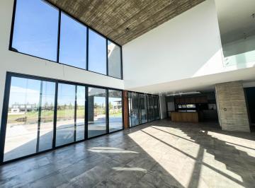 Casa · 324m² · 4 Ambientes · 2 Cocheras · Casa en Venta en El Naudir