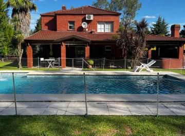 Casa de 5 ambientes, Esteban Echeverría · Casa en Venta C/ Cochera en Echeverría del Lago