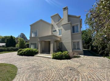 Casa · 423m² · 6 Ambientes · Venta| Casa 5 Dorm. y Pileta en Jardín Espinosa