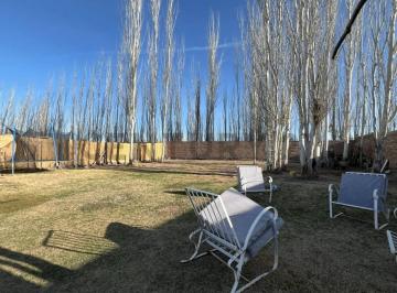 Casa · 63m² · 3 Ambientes · 5 Cocheras · Venta Casa con Pileta - Barrio Nogale de Solar