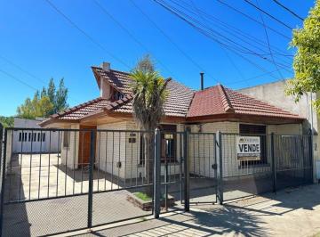 Casa de 4 ambientes, Ranchos · Chalet de 155 m². Excelente Ubicación. Av Campomar. Ranchos