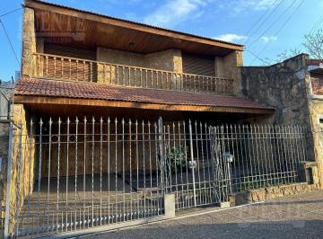 Casa · 247m² · 4 Ambientes · 3 Cocheras · Casa en Lomas de Zamora Oeste