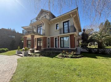 Casa · 571m² · 8 Ambientes · 5 Cocheras · Venta Casa Parque Pileta Jacuzzi