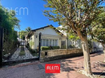 Casa · 140m² · 6 Ambientes · 4 Cocheras · Casa en Excelente Ubicacion!