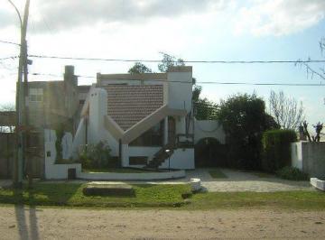 Casa · 390m² · 4 Ambientes · 1 Cochera · Vende:chalet
