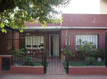 Casa · 200m² · 6 Ambientes · 1 Cochera · Vende Casa