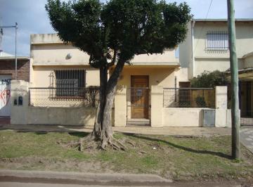 Casa · 233m² · 3 Ambientes · Vende:casa