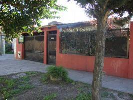 Casa · 180m² · 3 Ambientes · 1 Cochera · Vende: Casa Dos Familias