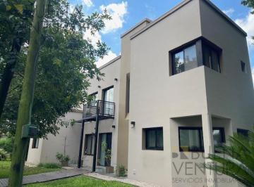 Casa · 170m² · 4 Dormitorios · 1 Cochera · Venta de Casa Country Club El Pato