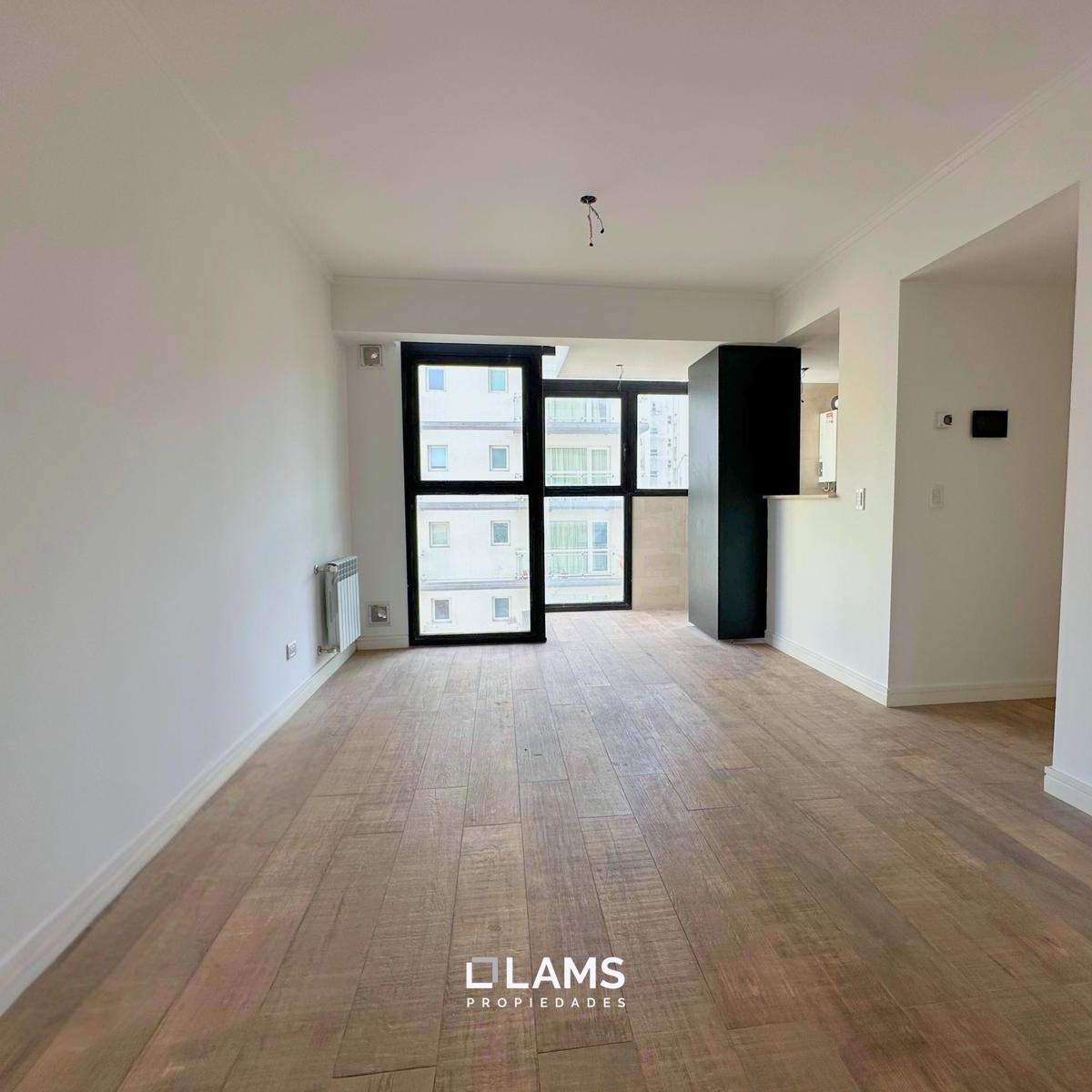 Venta - Luminoso departamento de 3 ambientes en Aldrey, listo para mudarse!