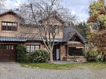 Casa · 186m² · 4 Dormitorios · 1 Cochera · Casa - Esquel
