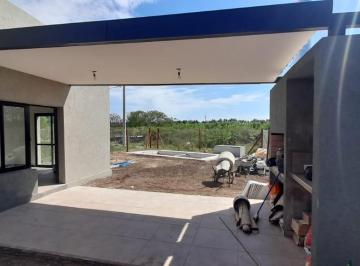 Casa · 44m² · 2 Ambientes · Barrio La Toscana Piñero - Venta de Casa de 1 Dormitorio