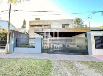 Casa · 150m² · 6 Ambientes · 2 Cocheras · Casa en Venta Rosario Alberdi.