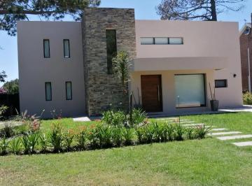 Casa · 250m² · 6 Ambientes · Casa - La Arbolada