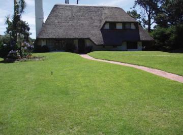 Casa · 180m² · 5 Ambientes · 1 Cochera · Casa - Punta del Este. 4 Dorm.