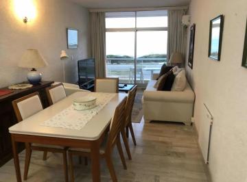 Departamento · 62m² · 2 Ambientes · 1 Cochera · Apartamento - Playa Brava