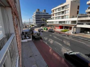 Departamento · 35m² · 2 Ambientes · 1 Cochera · Apartamento - Punta del Este